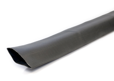Flachschlauch, Gummischlauch, mit synthetischer Einlage, innen und außen schwarzgummiert, flachaufrollbar.